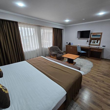 Ziyorat Luxury Hotel Fergana Exterior photo