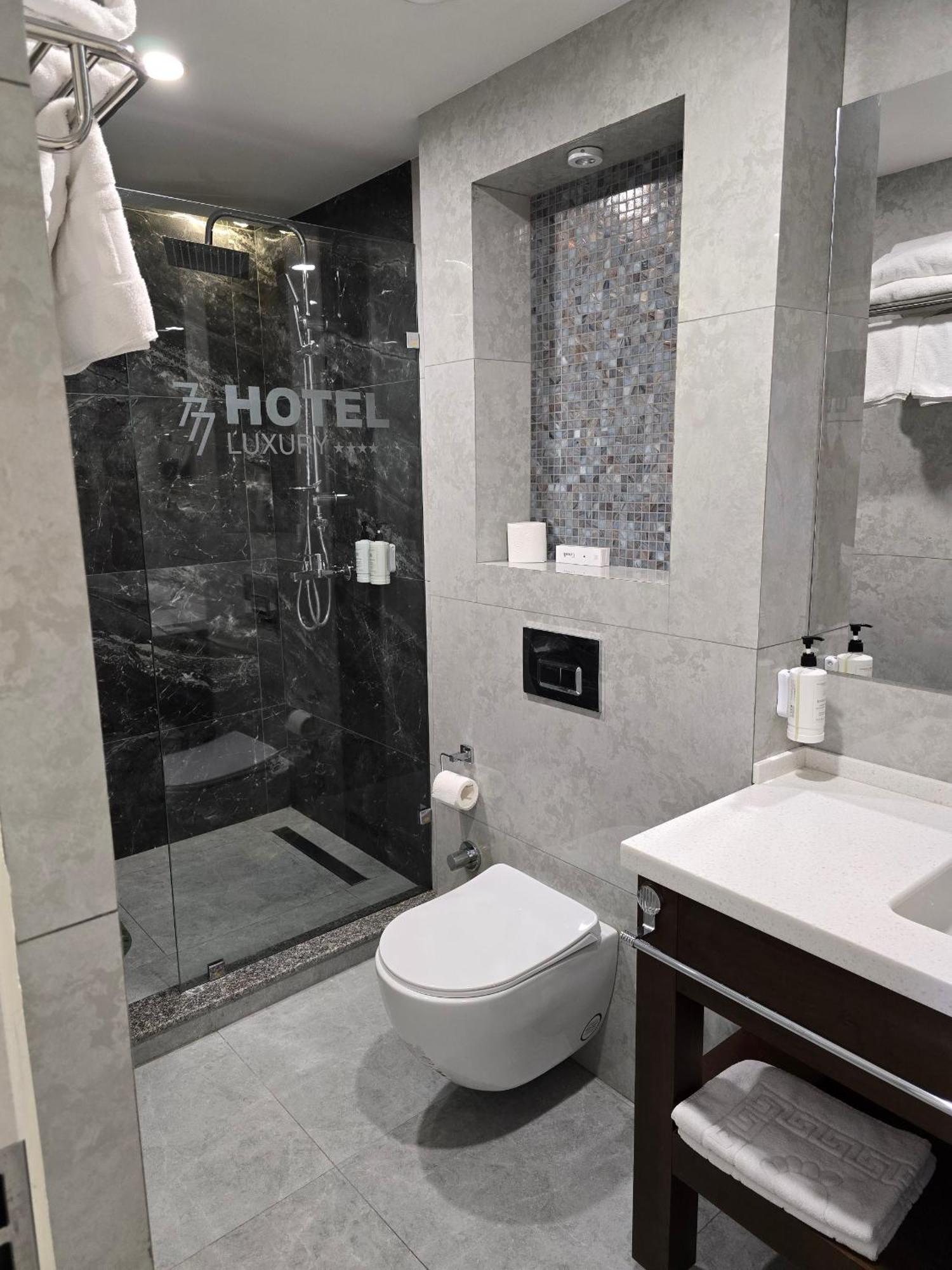 Ziyorat Luxury Hotel Fergana Exterior photo